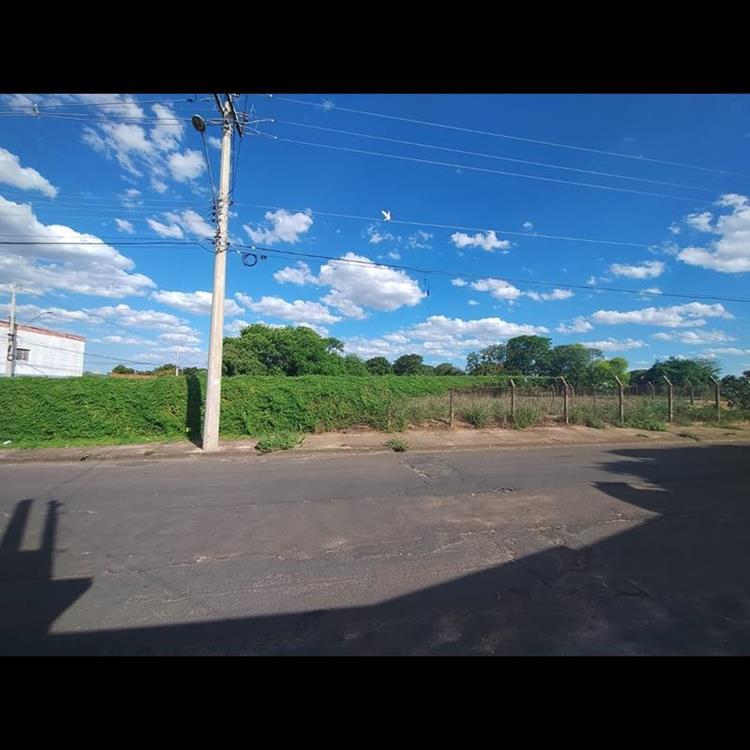 ÓTIMO TERRENO NA RUA ALTINO VAZ DE MELO