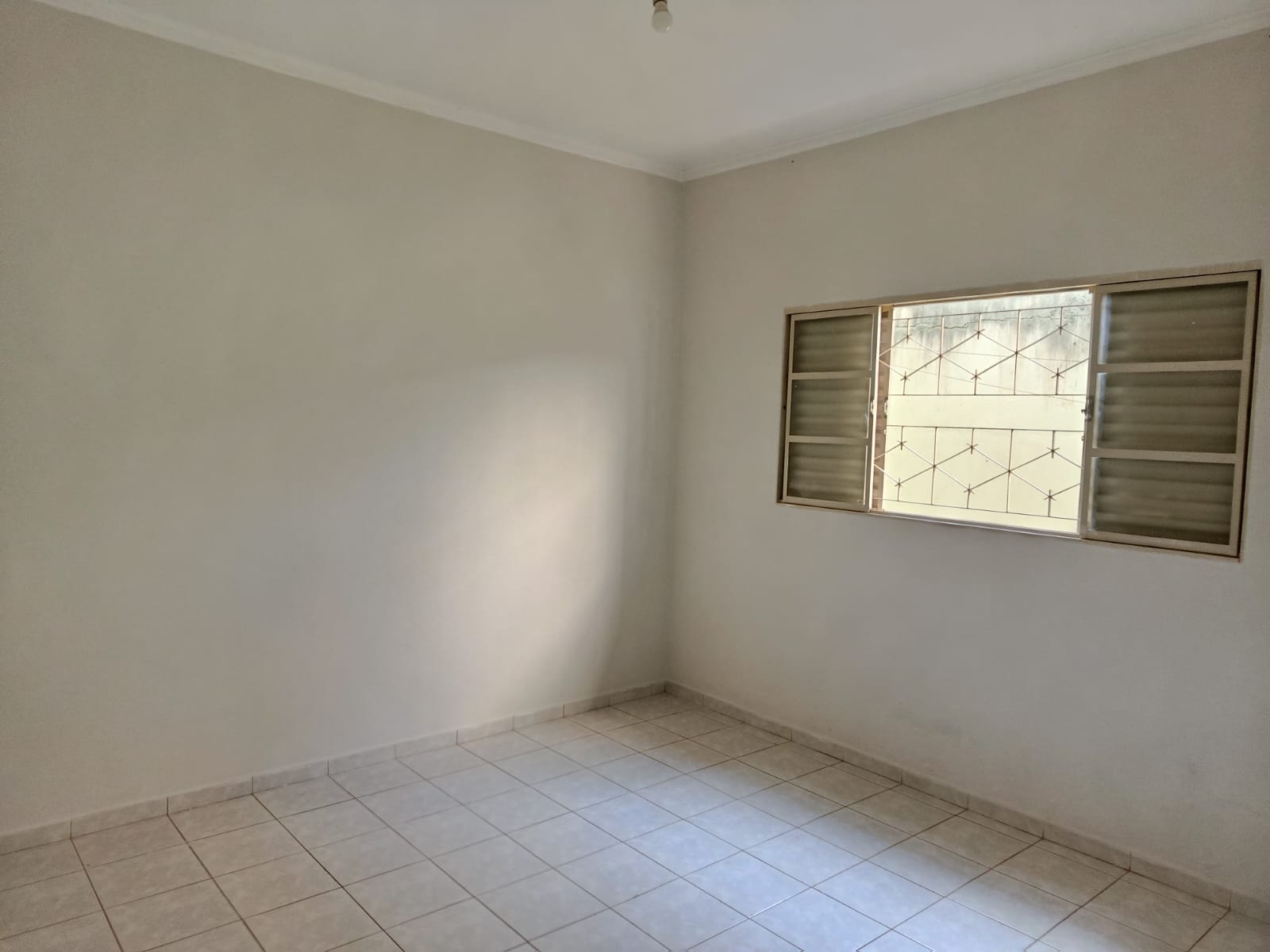 Avenida Afonso Giovane da Silva,25 - Fundos - Village Regina