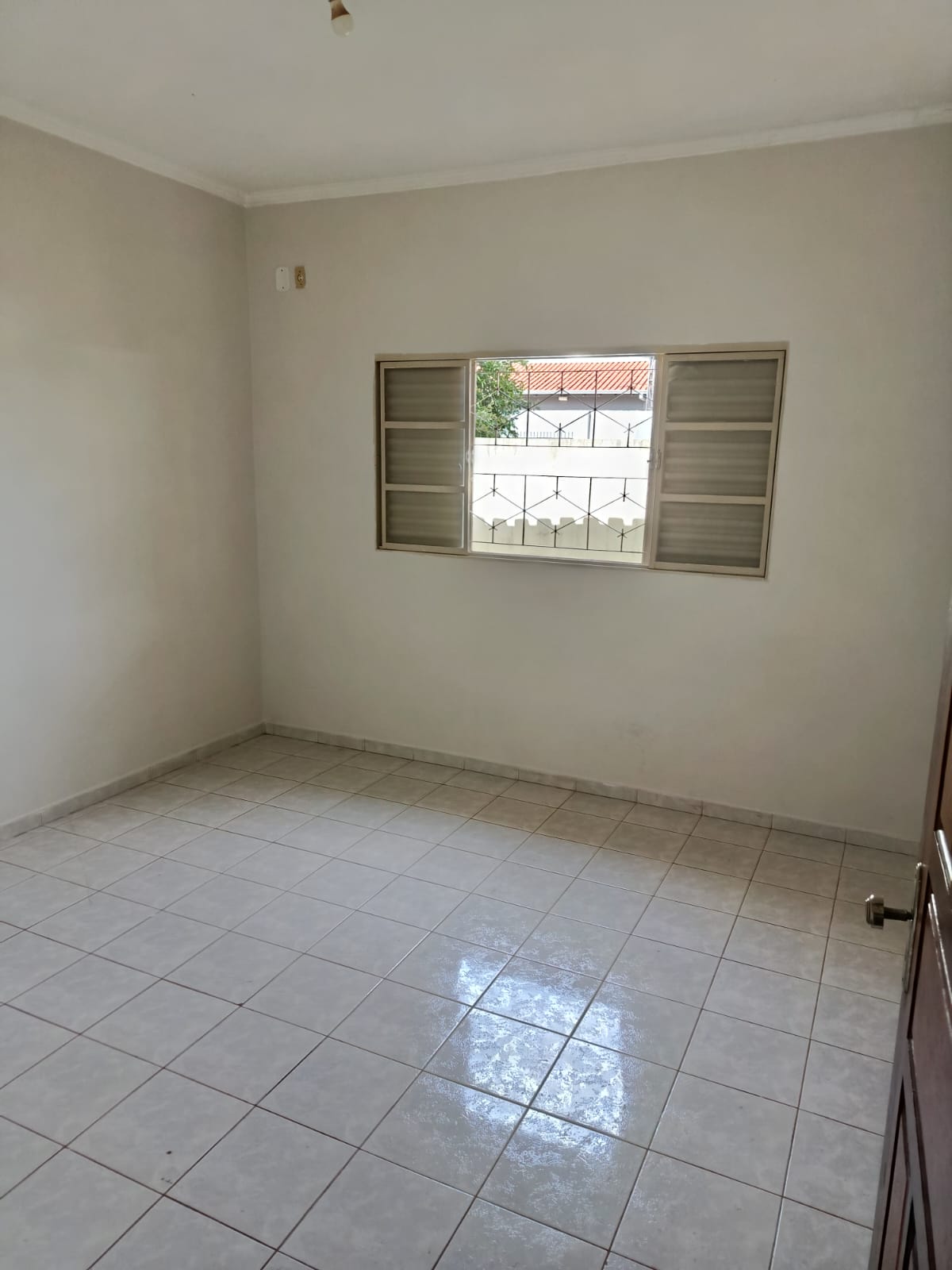 Avenida Afonso Giovane da Silva,25 - Fundos - Village Regina