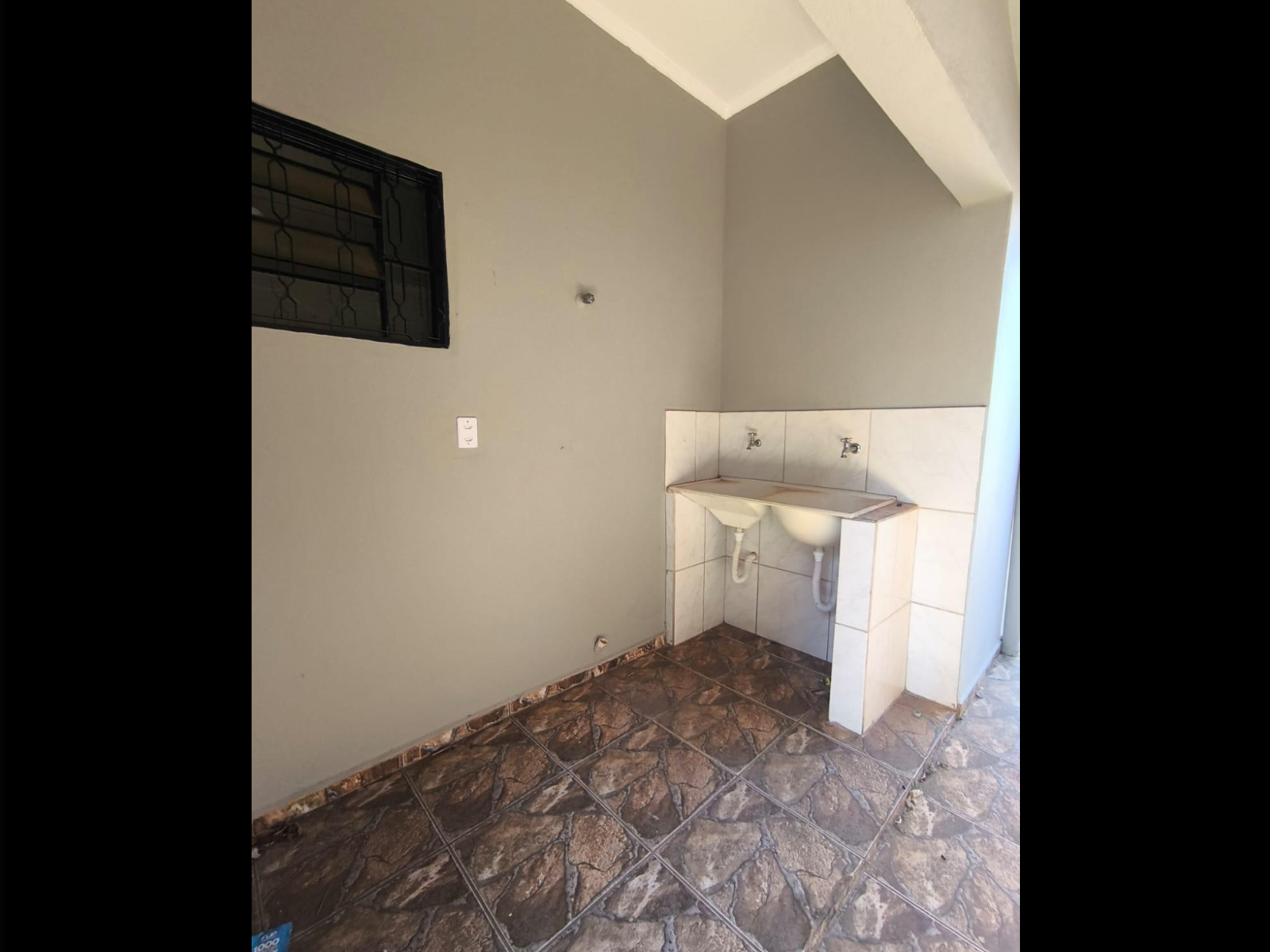 Avenida Pioneiro Apparício Francisco Moço,277 - Loteamento Residencial Pereirinha