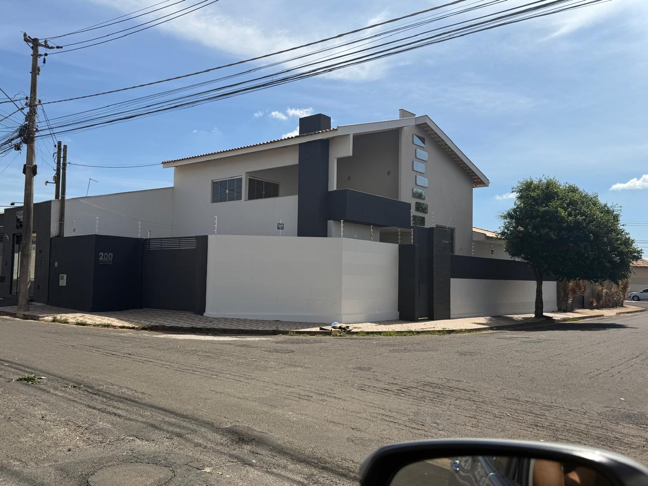 Rua Professor Elio Rubens Galvão Aires,200 - Residencial Jardim do Lago III