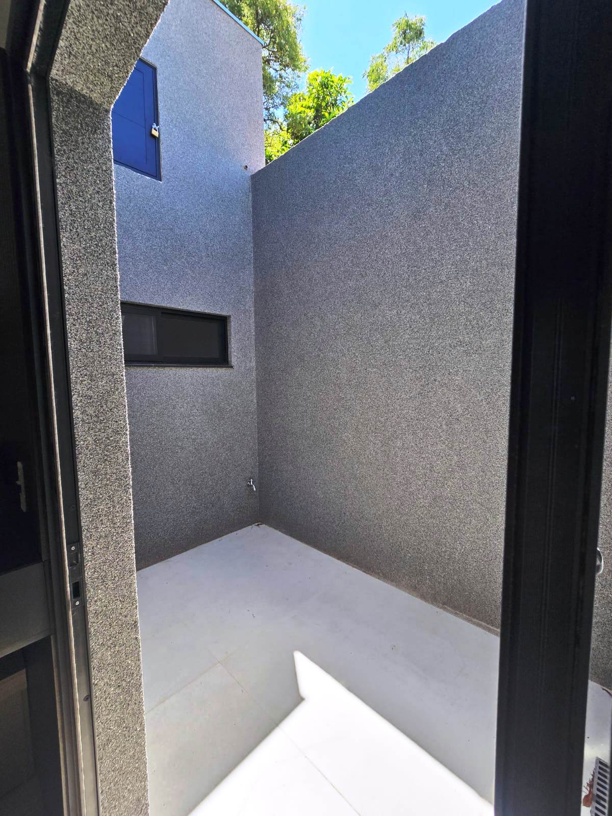 CASA NOVA EM FASE DE ACABAMENTO