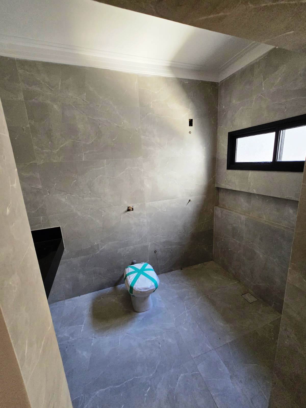 CASA NOVA EM FASE DE ACABAMENTO