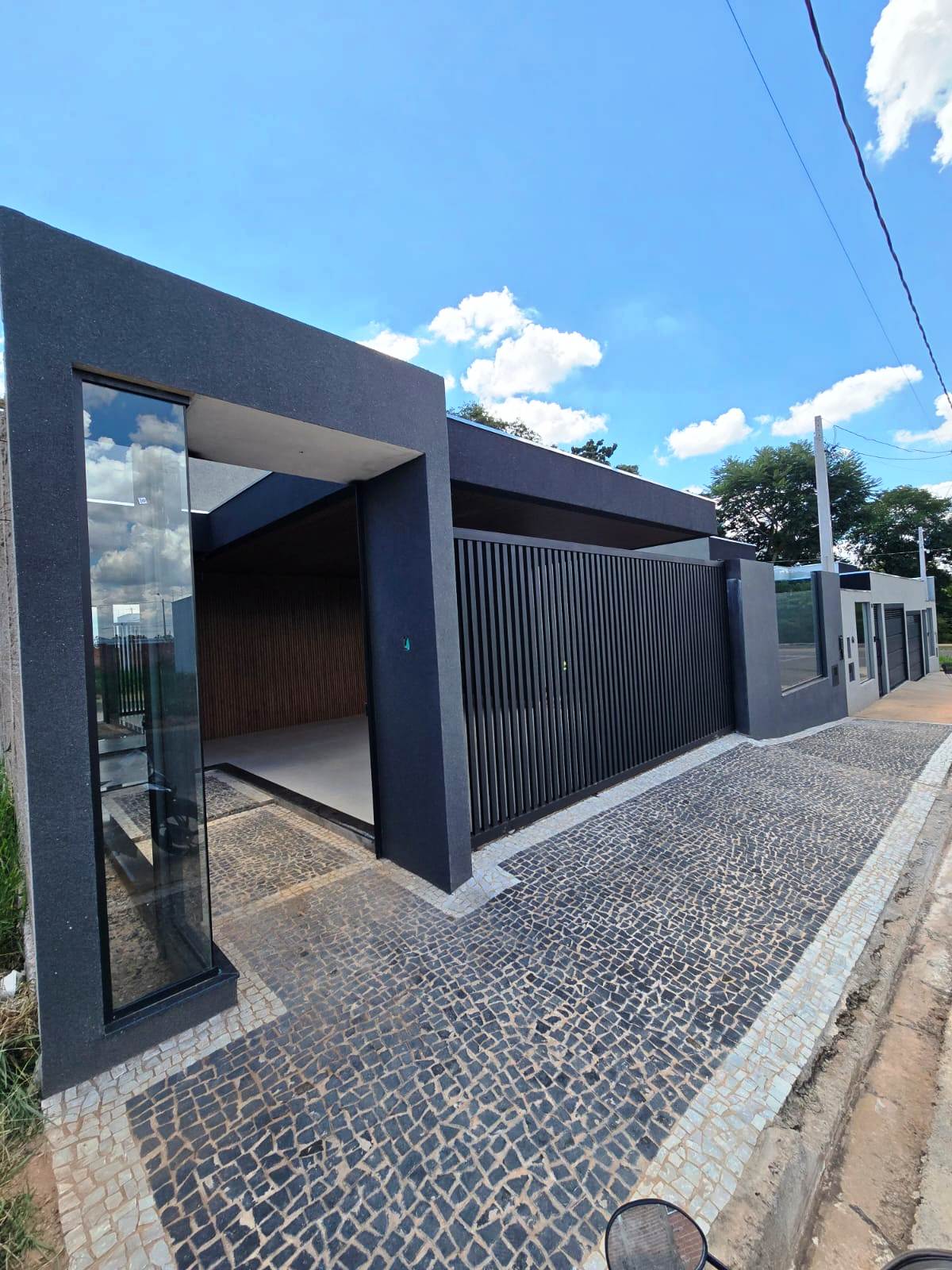 CASA NOVA EM FASE DE ACABAMENTO