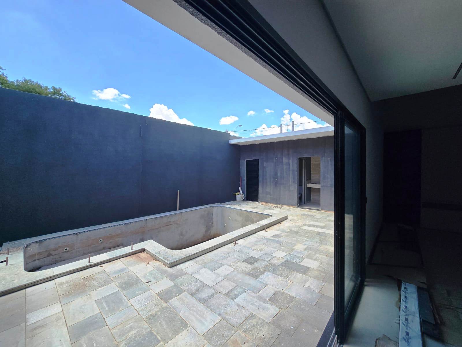 CASA NOVA EM FASE DE ACABAMENTO