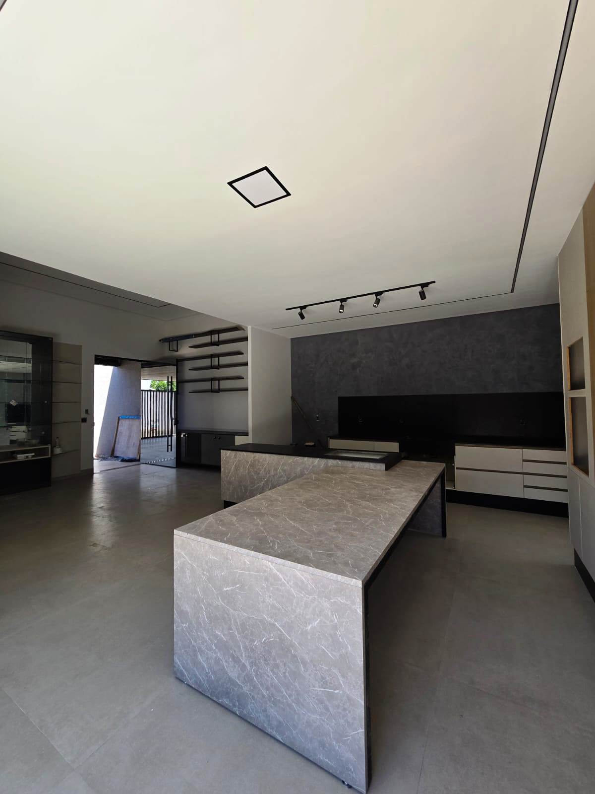CASA NOVA EM FASE DE ACABAMENTO