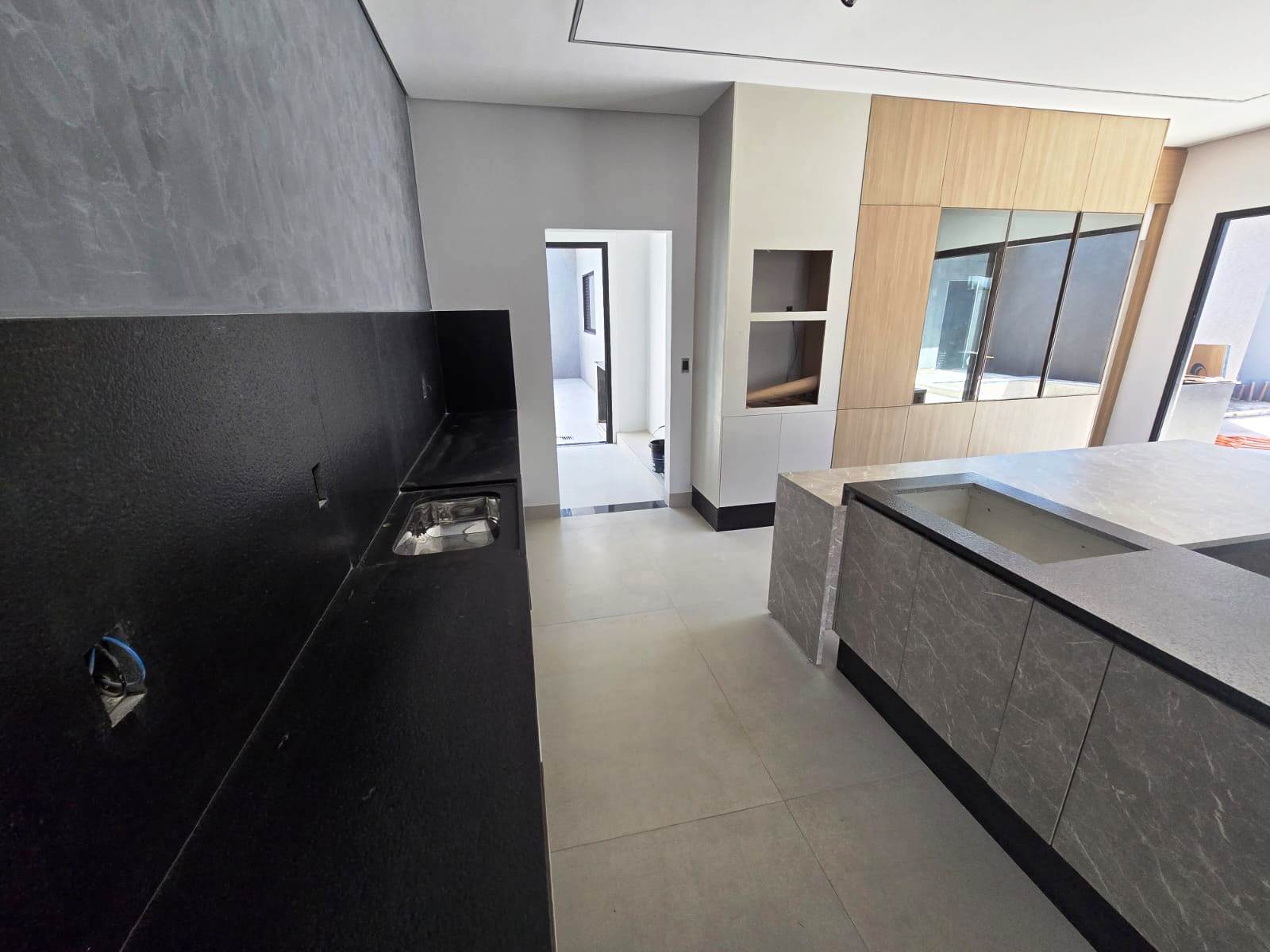 CASA NOVA EM FASE DE ACABAMENTO
