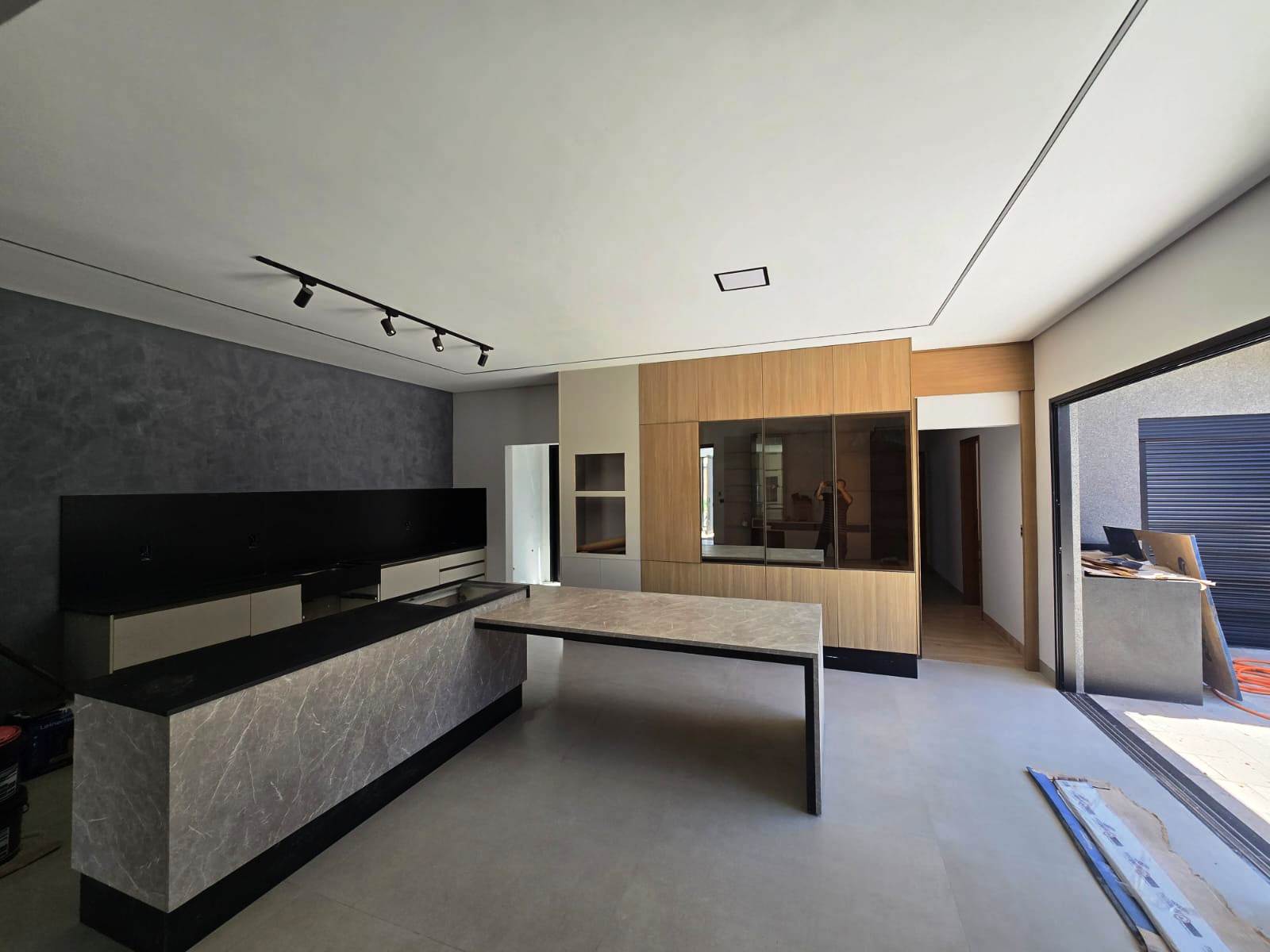CASA NOVA EM FASE DE ACABAMENTO