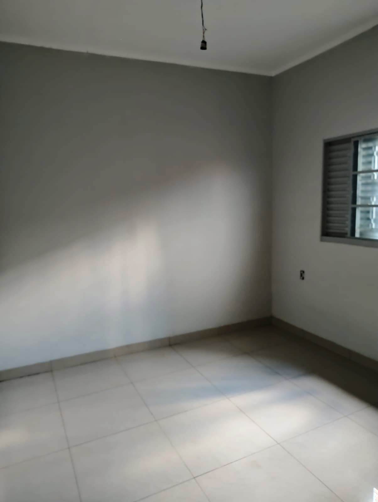 CASA COM TRÊS DORMITÓRIOS NO MONREAL