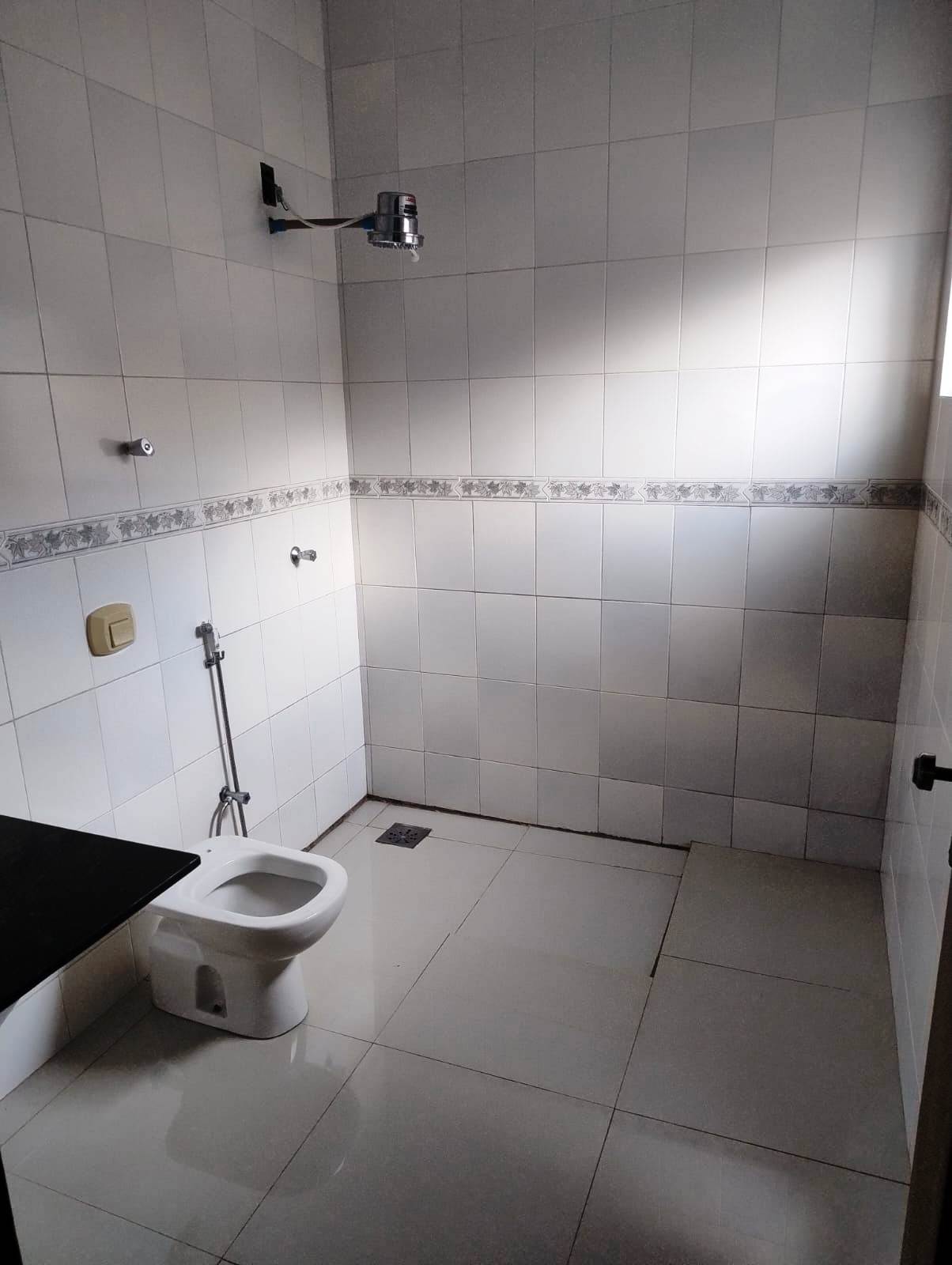 CASA COM TRÊS DORMITÓRIOS NO MONREAL
