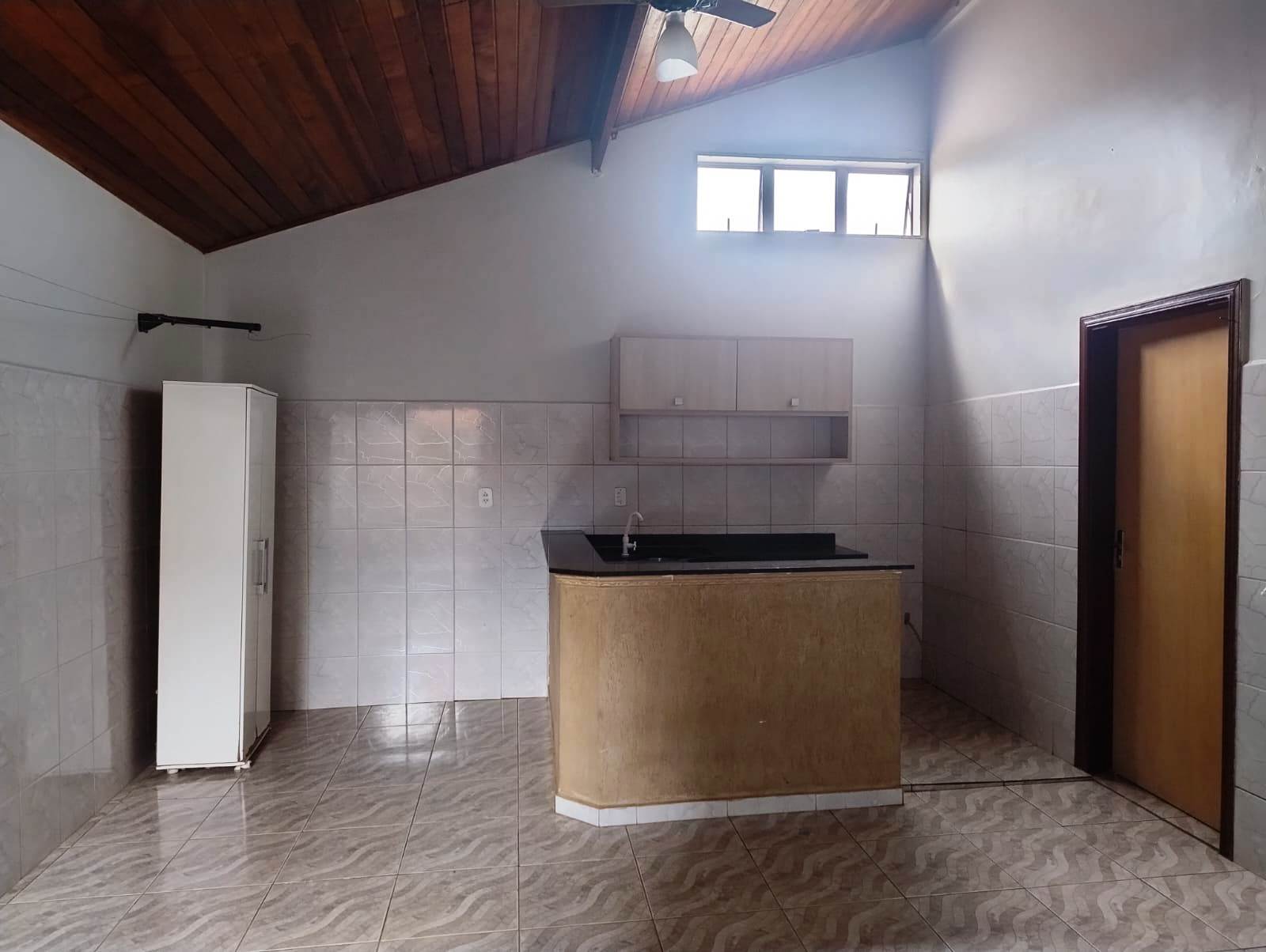 CASA COM TRÊS DORMITÓRIOS NO MONREAL