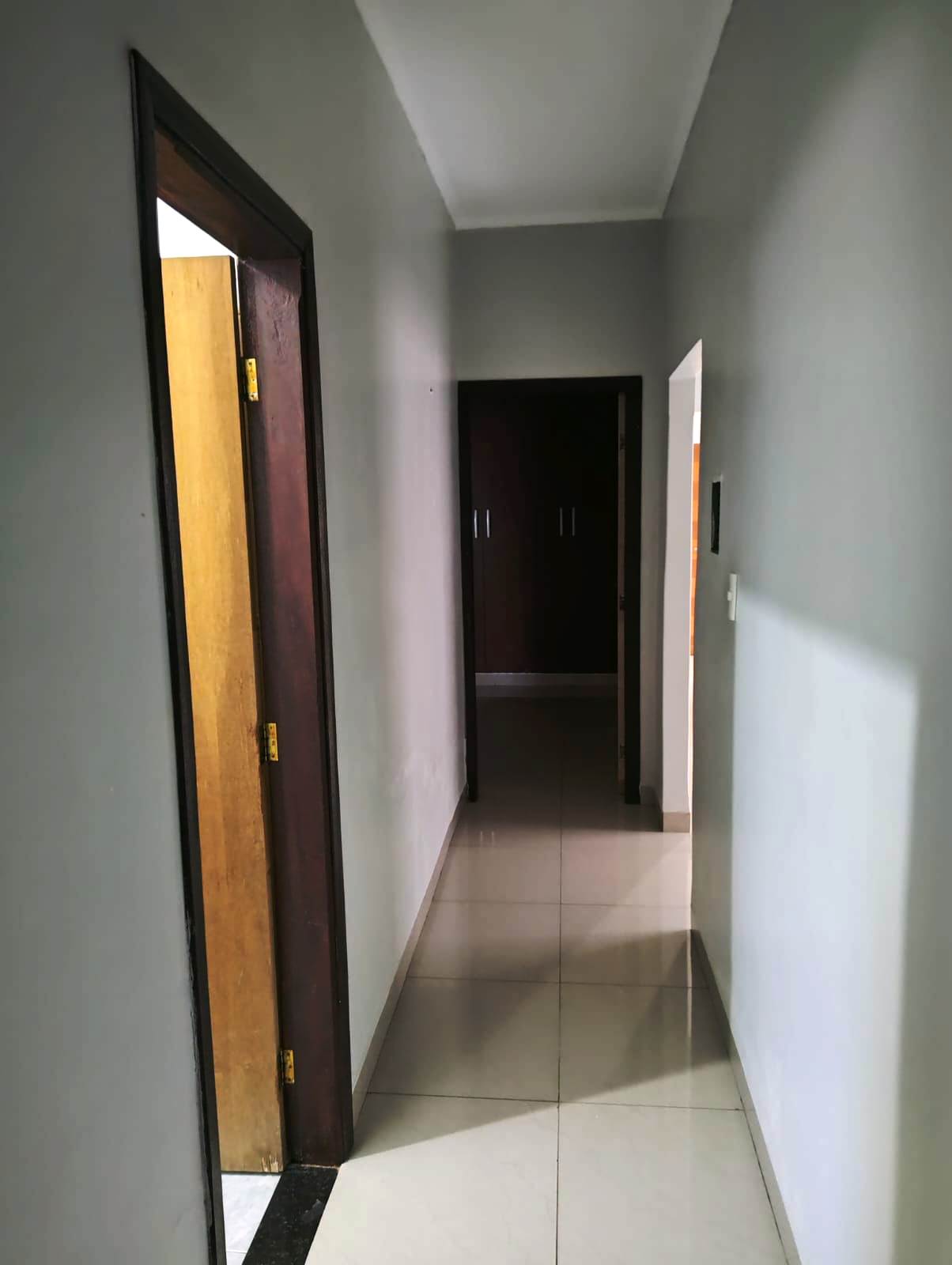 CASA COM TRÊS DORMITÓRIOS NO MONREAL
