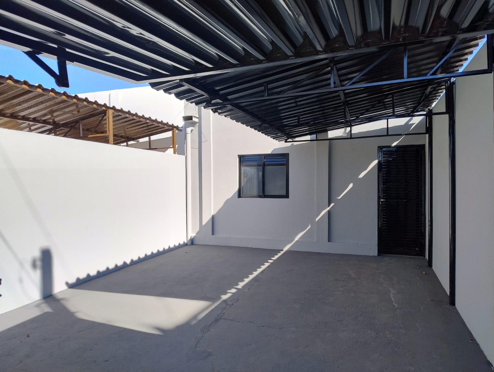 CASA COM TRÊS DORMITÓRIOS NO BAIRRO ANTONIO FERREIRA