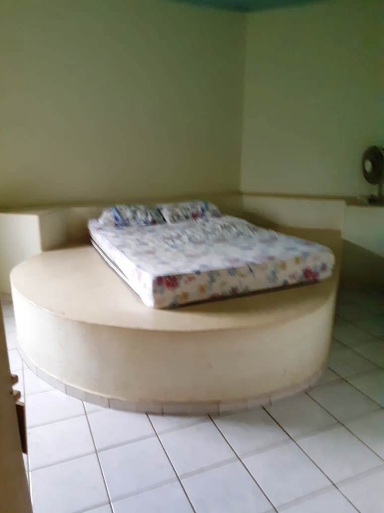 RANCHO NO BAIRRO DO CRUZEIRO