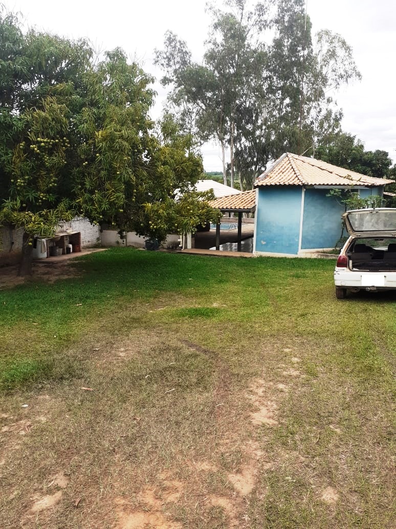 RANCHO NO BAIRRO DO CRUZEIRO