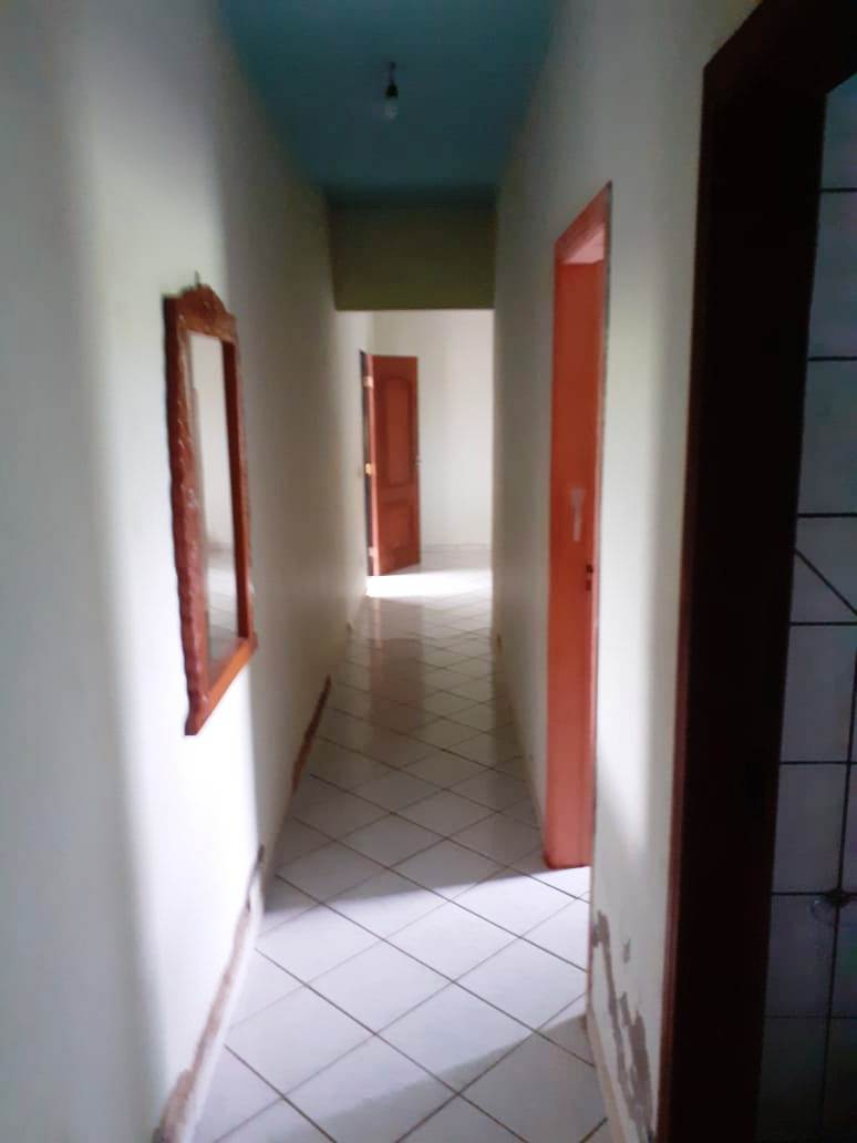 RANCHO NO BAIRRO DO CRUZEIRO