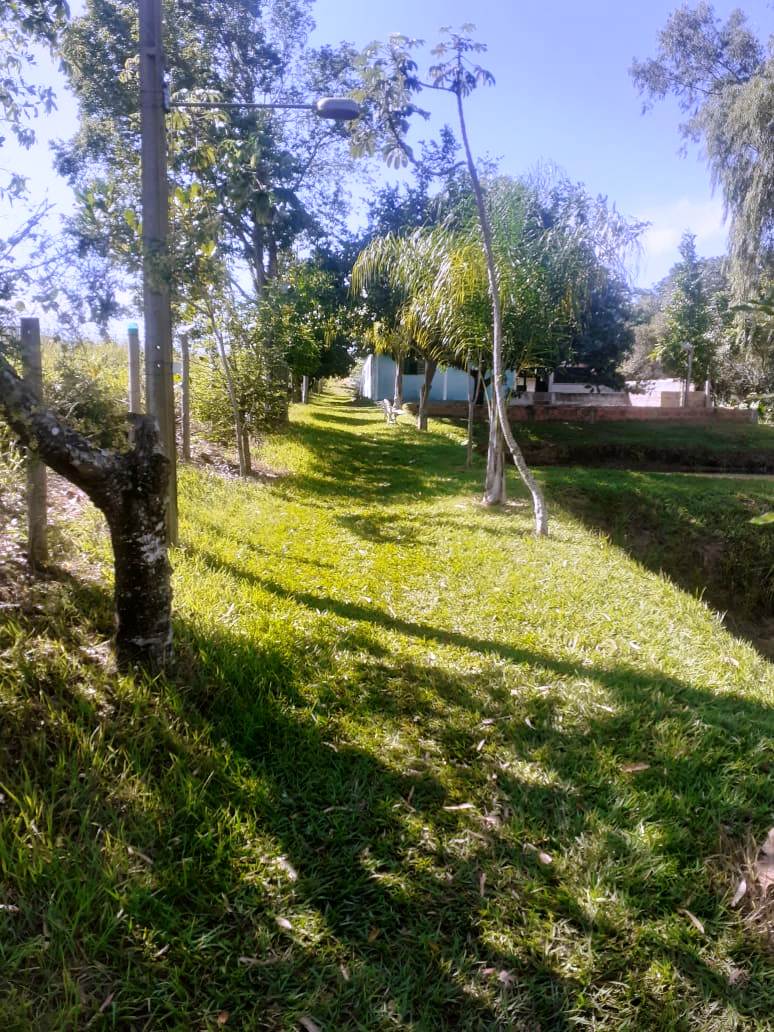 RANCHO NO BAIRRO DO CRUZEIRO