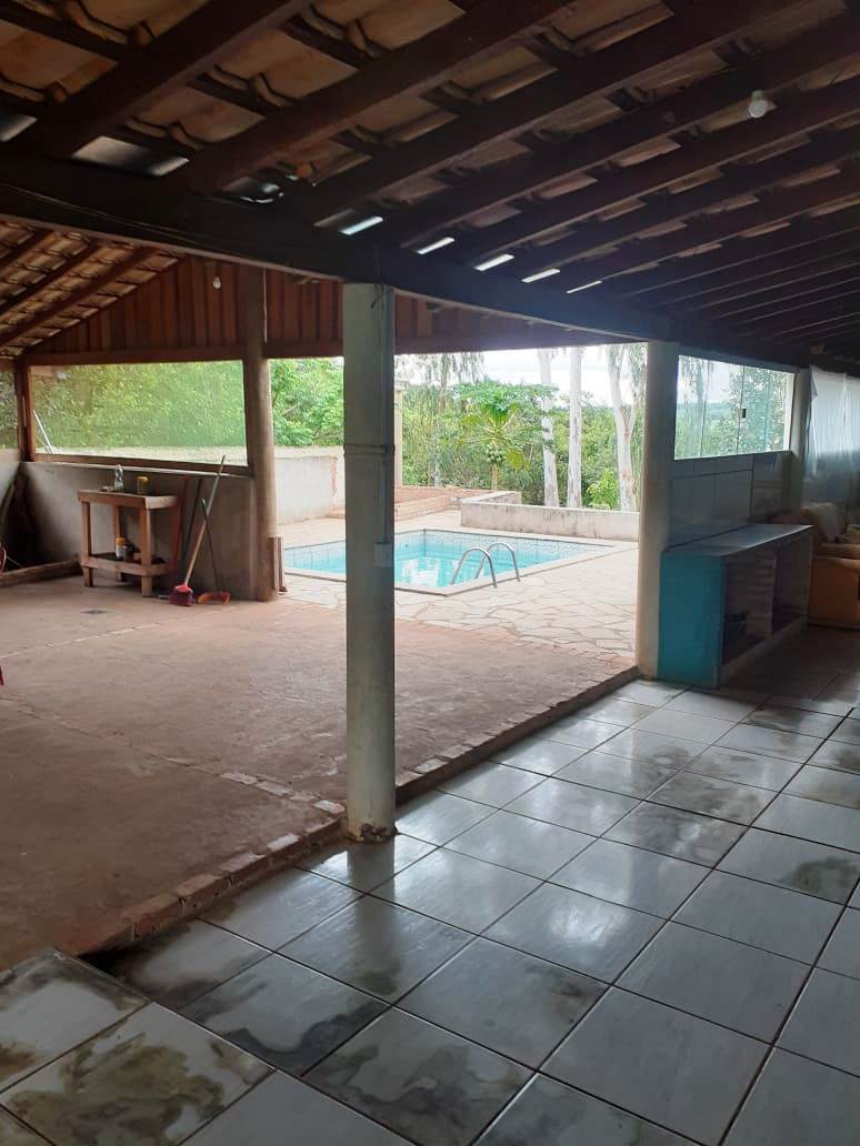 RANCHO NO BAIRRO DO CRUZEIRO