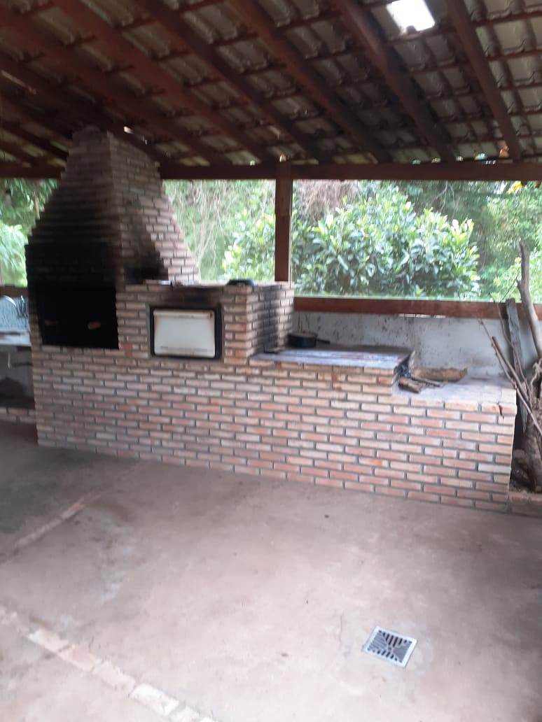 RANCHO NO BAIRRO DO CRUZEIRO