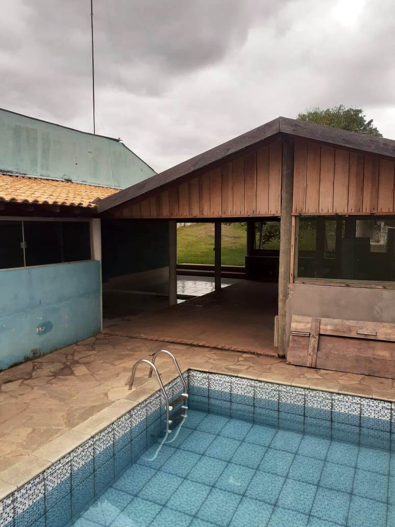 RANCHO NO BAIRRO DO CRUZEIRO