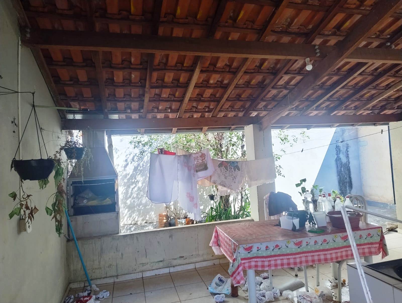 CASA COM TRÊS DORMITÓRIOS NO JARDIM ESPLANADA