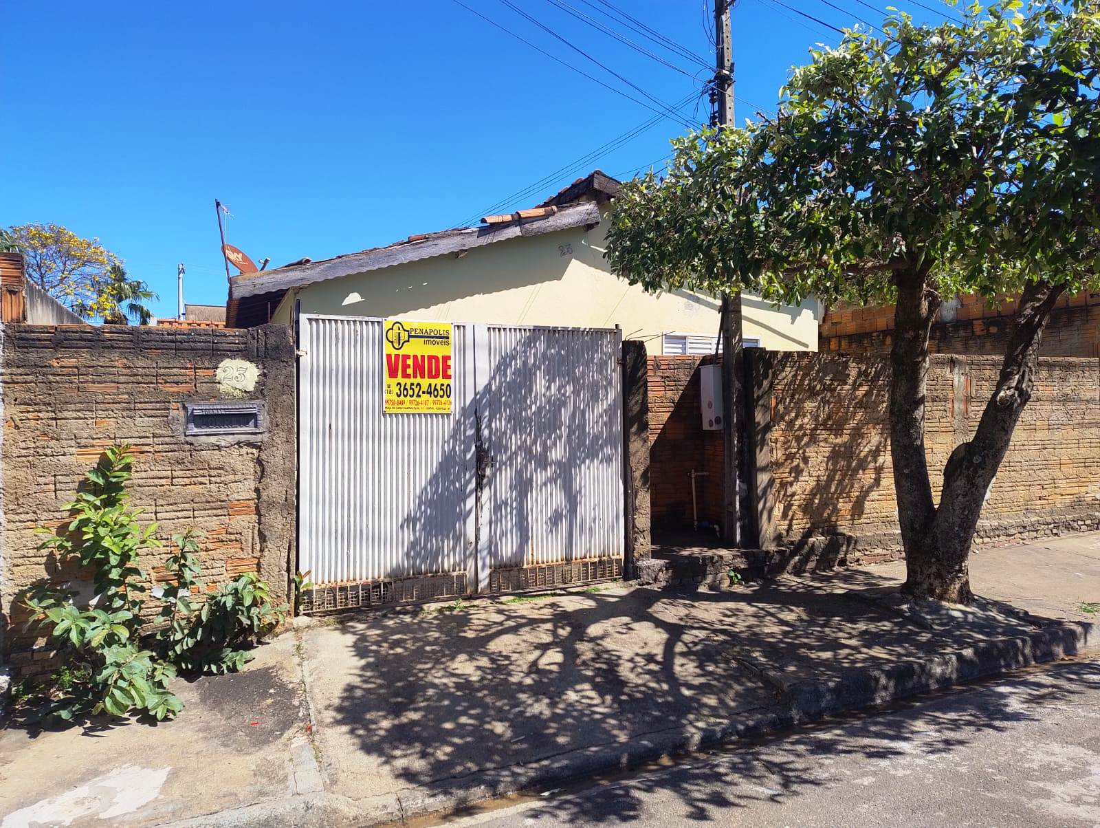 CASA COM TRÊS DORMITÓRIOS NO JARDIM ESPLANADA