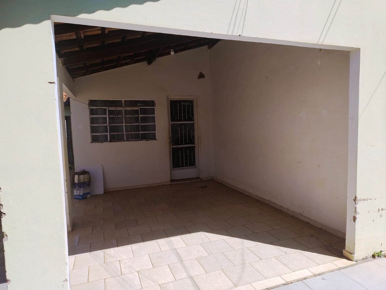 CASA COM TRÊS DORMITÓRIOS NO JARDIM ESPLANADA