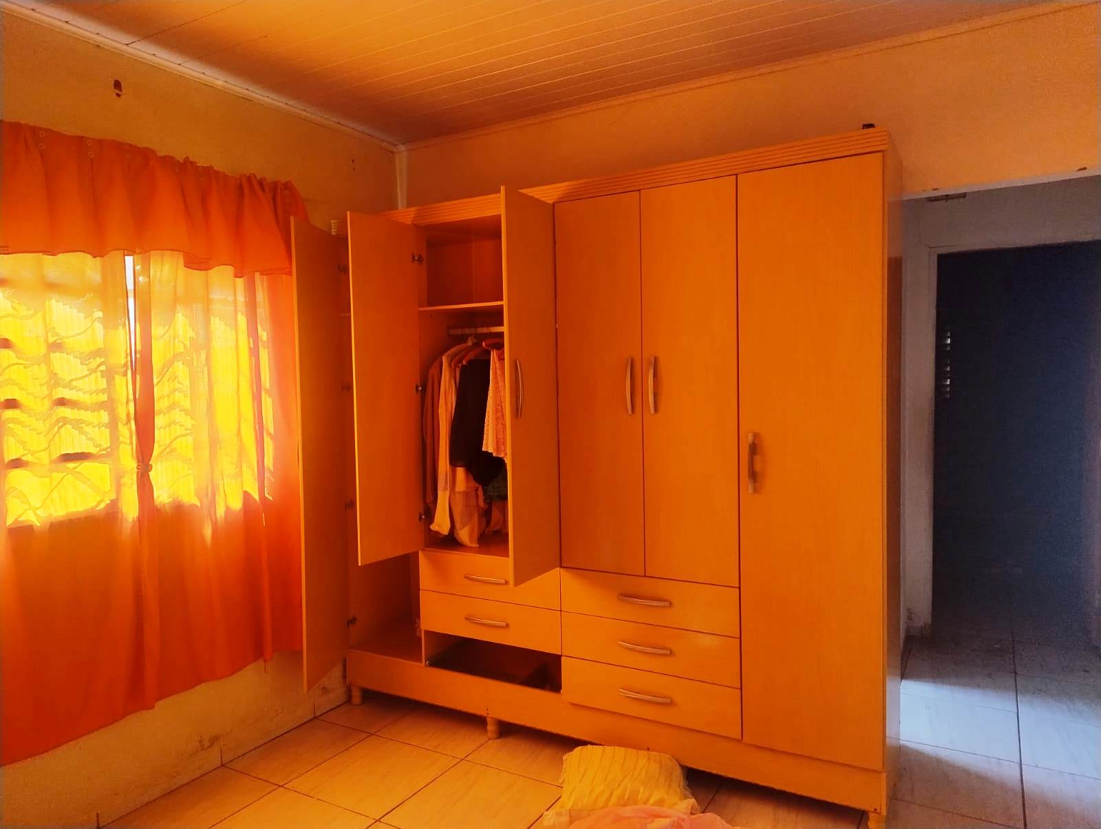 CASA COM TRÊS DORMITÓRIOS NO JARDIM ESPLANADA