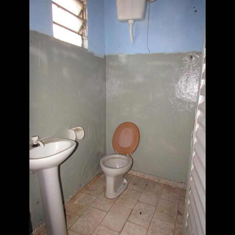 CASA COM ÓTIMO TERRENO NA VILA PLANALTO 