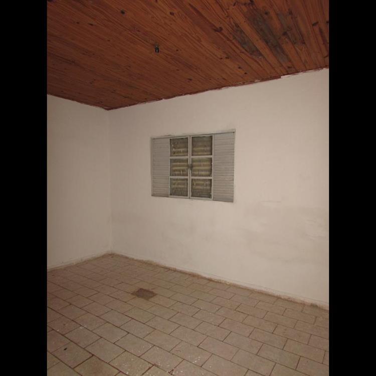 CASA COM ÓTIMO TERRENO NA VILA PLANALTO 