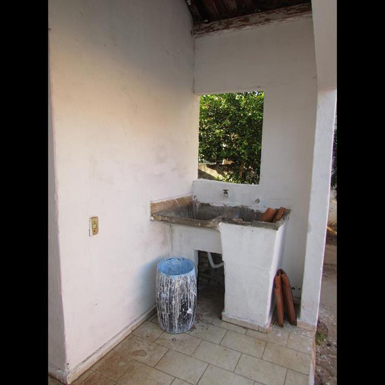 CASA COM ÓTIMO TERRENO NA VILA PLANALTO 