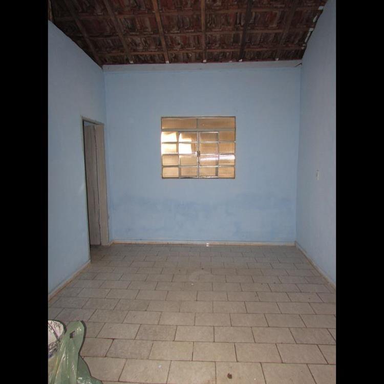 CASA COM ÓTIMO TERRENO NA VILA PLANALTO 