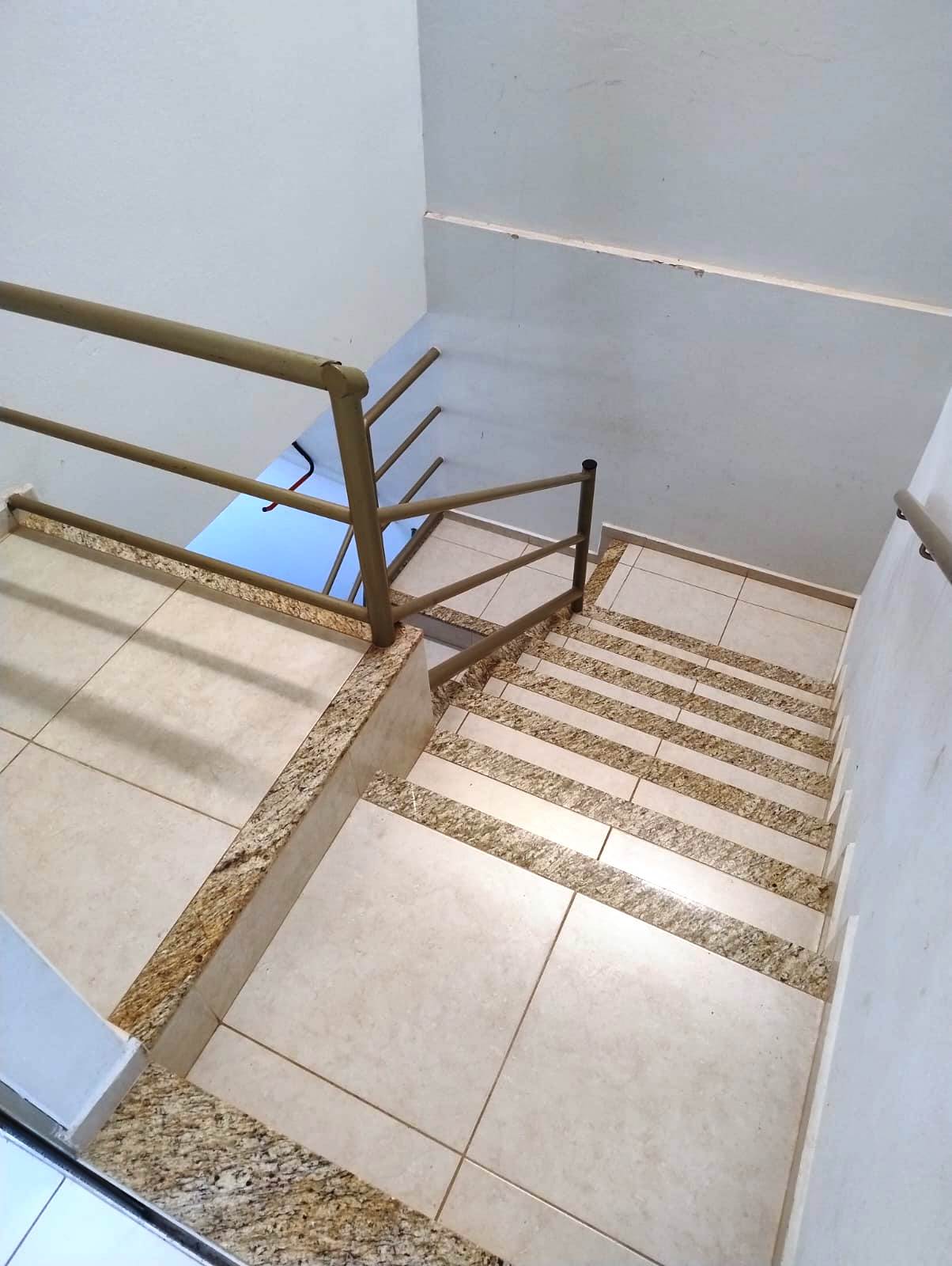 EXCELENTE IMÓVEL COMERCIAL COM APARTAMENTO NO CENTRO DA CIDADE