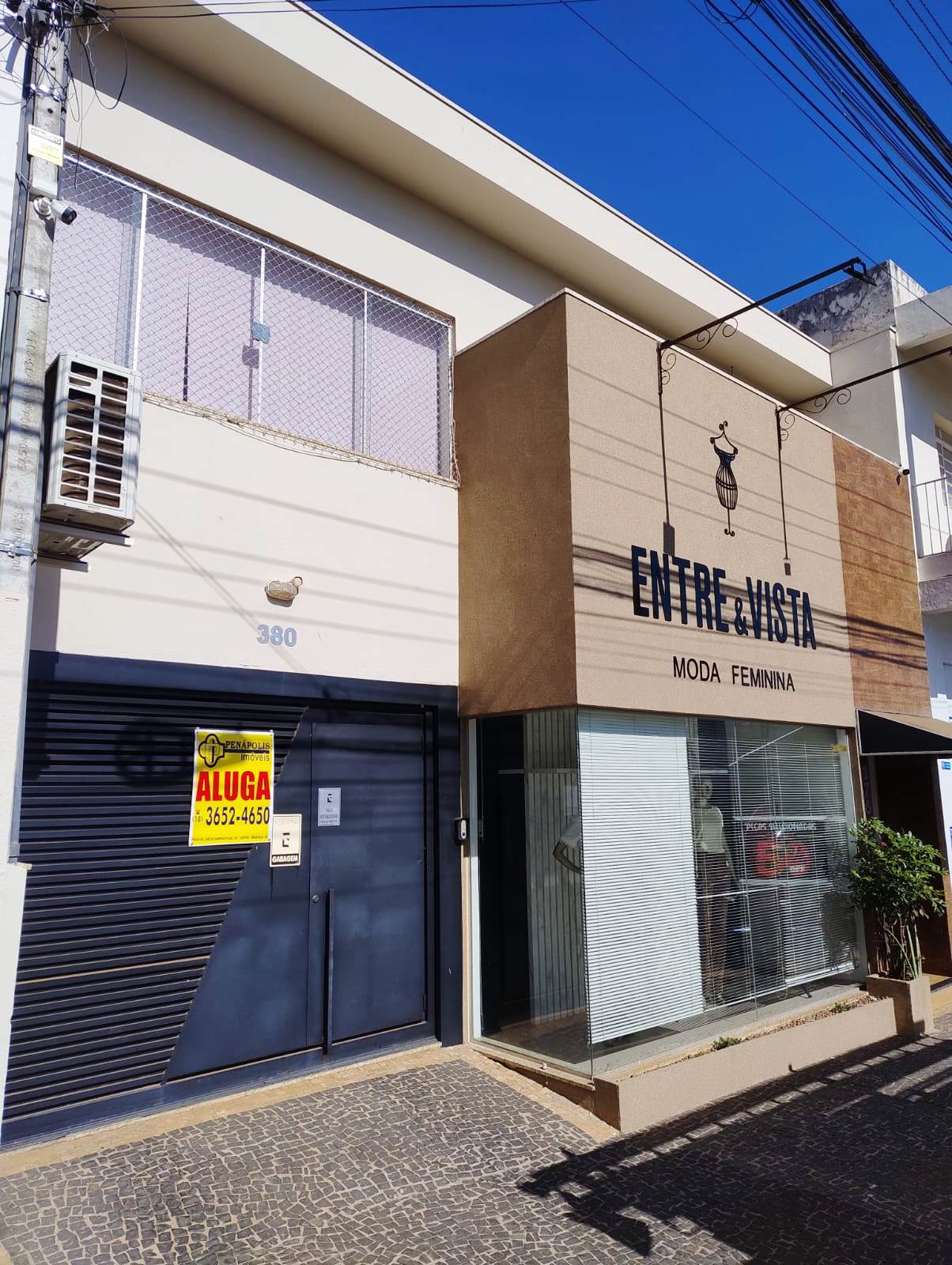 EXCELENTE IMÓVEL COMERCIAL COM APARTAMENTO NO CENTRO DA CIDADE