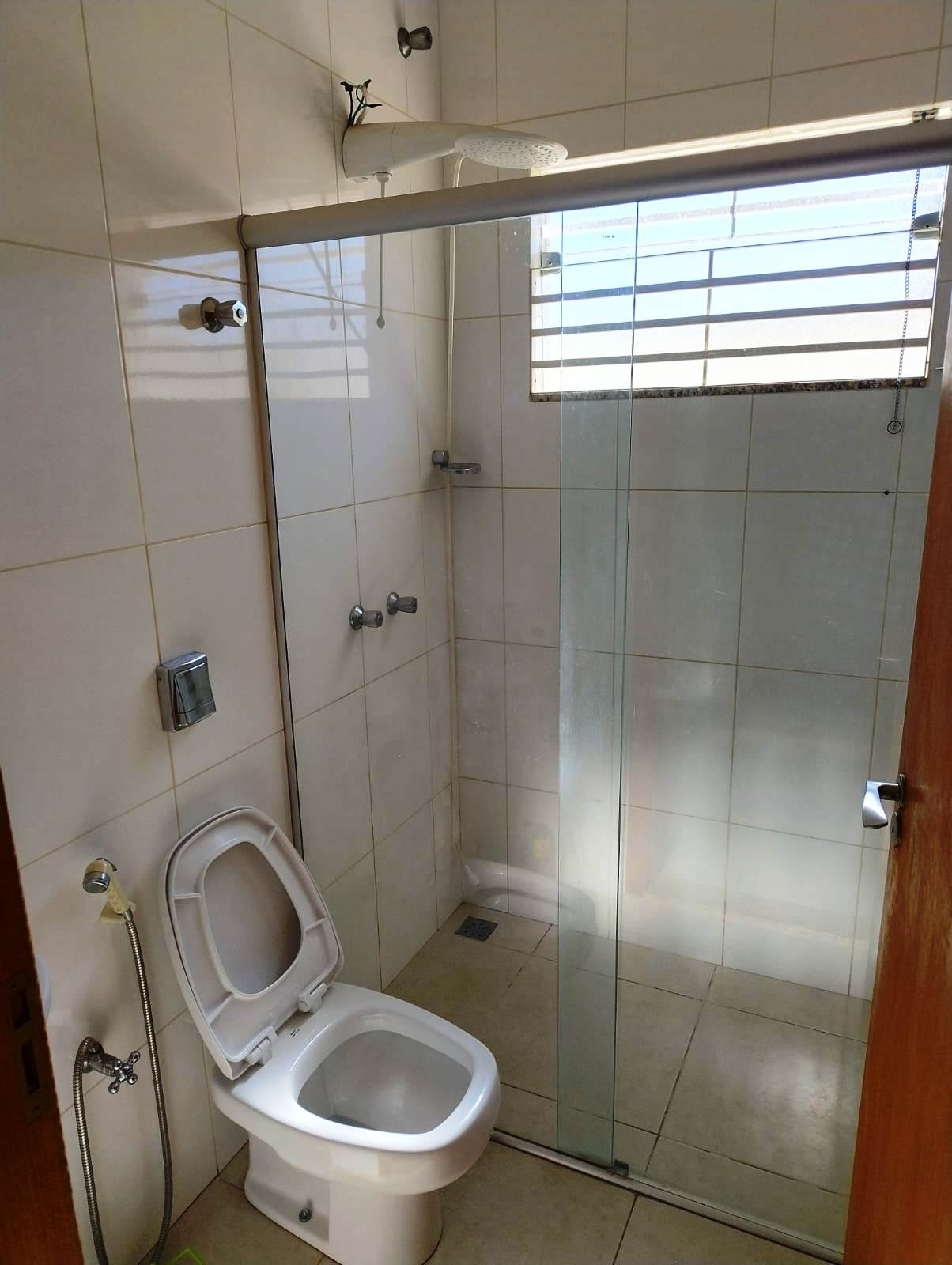 EXCELENTE IMÓVEL COMERCIAL COM APARTAMENTO NO CENTRO DA CIDADE