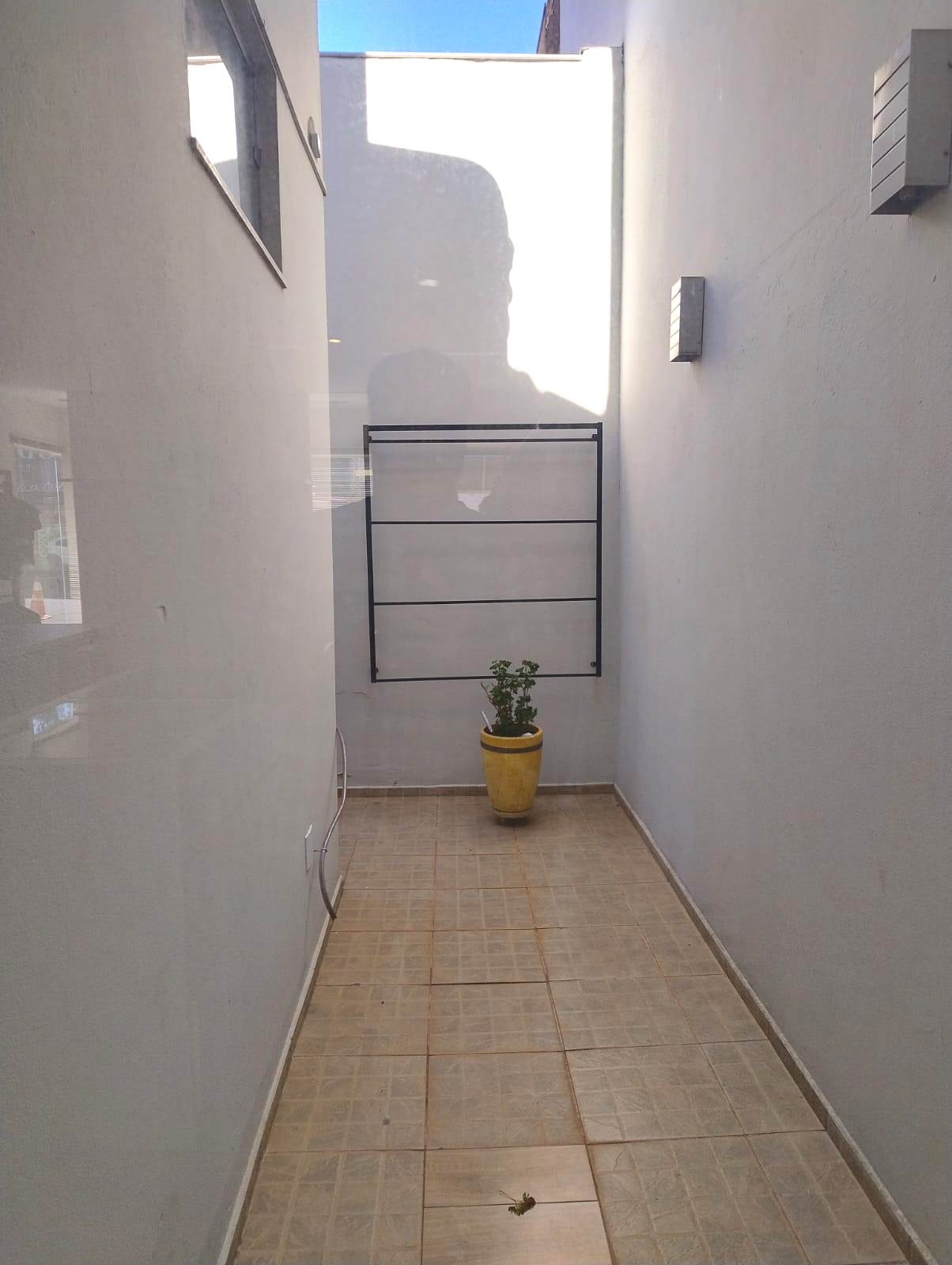 EXCELENTE IMÓVEL COMERCIAL COM APARTAMENTO NO CENTRO DA CIDADE