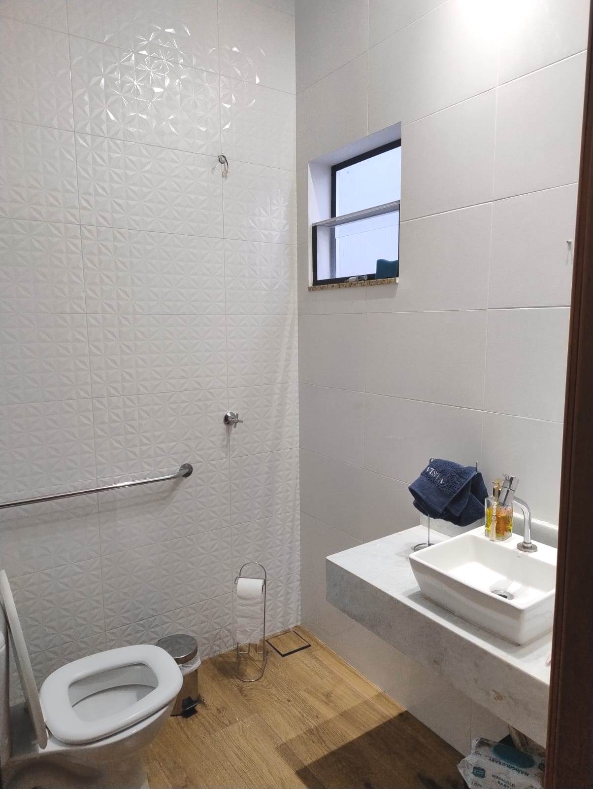 EXCELENTE IMÓVEL COMERCIAL COM APARTAMENTO NO CENTRO DA CIDADE