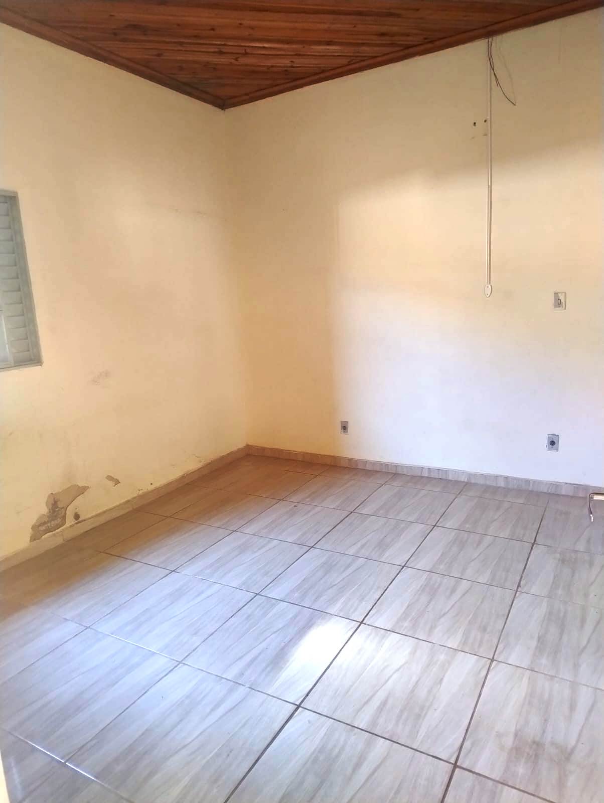 CASA COM ÓTIMO TERRENO NO JARDIM BRASILIA