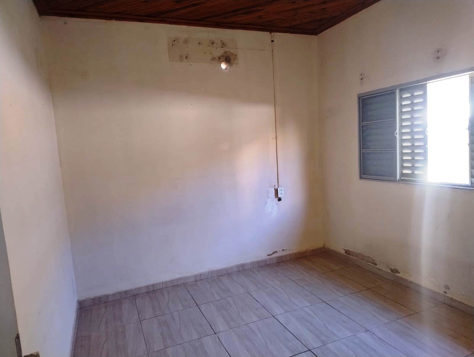 CASA COM ÓTIMO TERRENO NO JARDIM BRASILIA