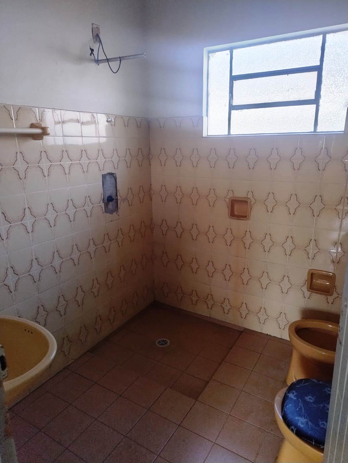 CASA COM ÓTIMO TERRENO NO JARDIM BRASILIA