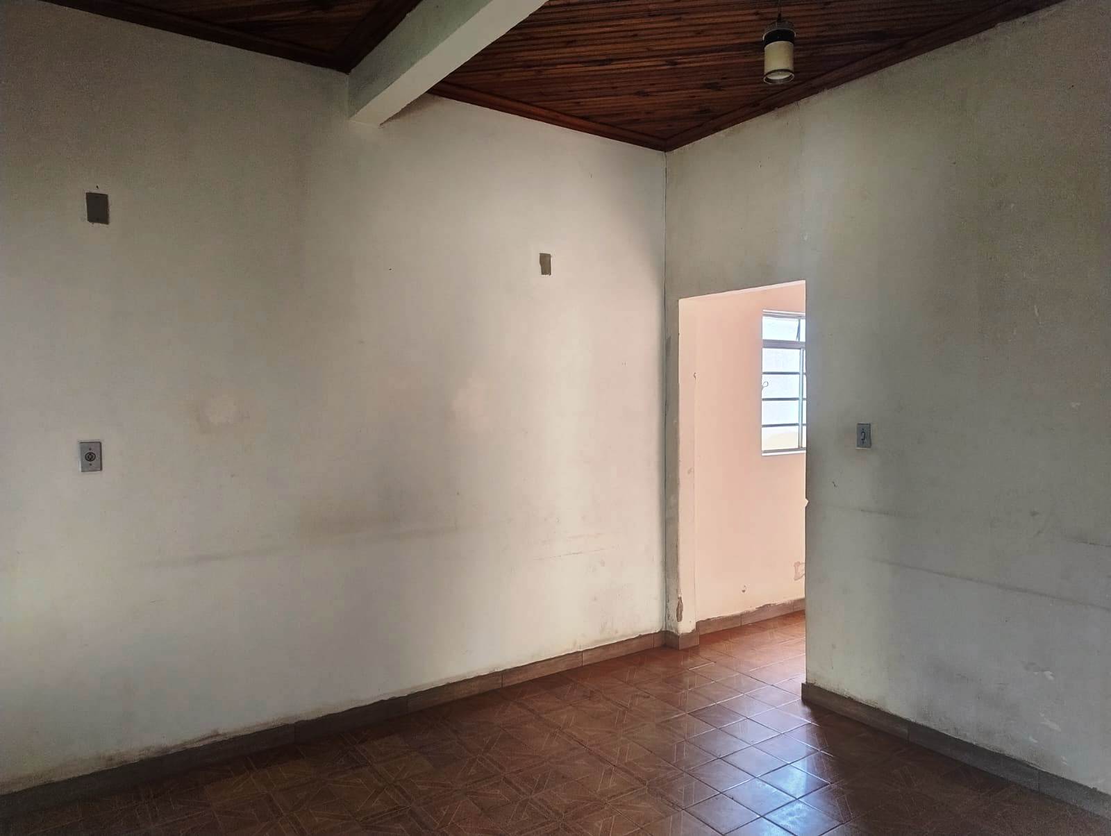 CASA COM ÓTIMO TERRENO NO JARDIM BRASILIA