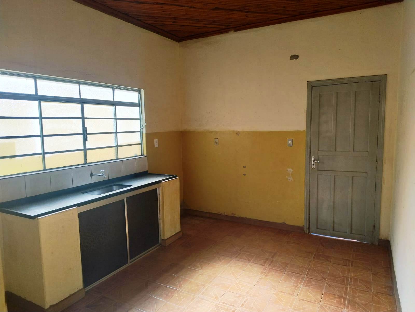 CASA COM ÓTIMO TERRENO NO JARDIM BRASILIA