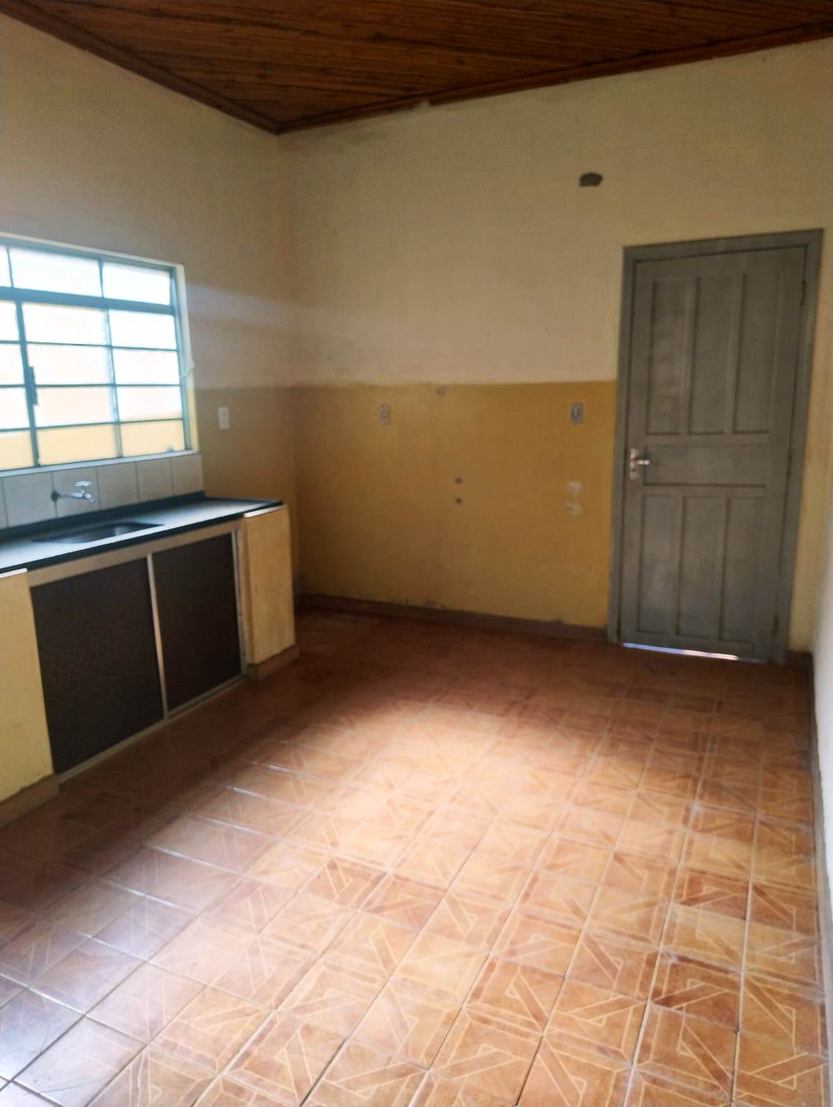CASA COM ÓTIMO TERRENO NO JARDIM BRASILIA