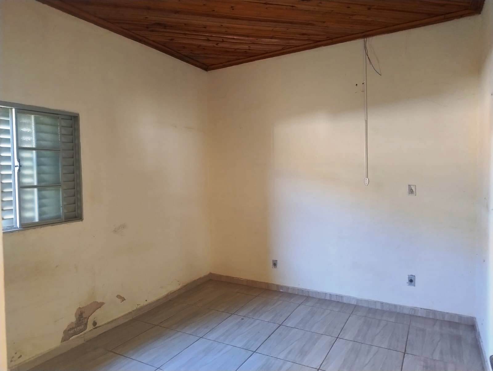 CASA COM ÓTIMO TERRENO NO JARDIM BRASILIA