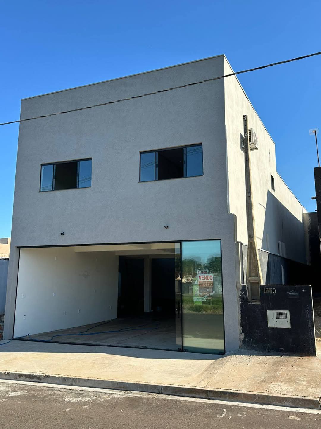 BARRACÃO NOVO COM APARTAMENTO NA PARTE SUPERIOR NO BAIRRO MAIS SOLAR 