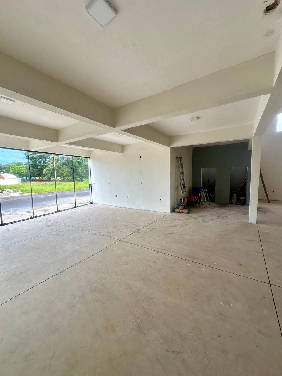 BARRACÃO NOVO COM APARTAMENTO NA PARTE SUPERIOR NO BAIRRO MAIS SOLAR 