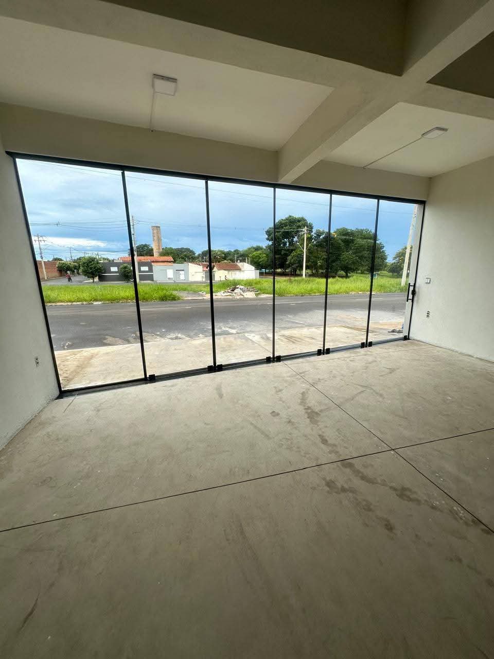 BARRACÃO NOVO COM APARTAMENTO NA PARTE SUPERIOR NO BAIRRO MAIS SOLAR 