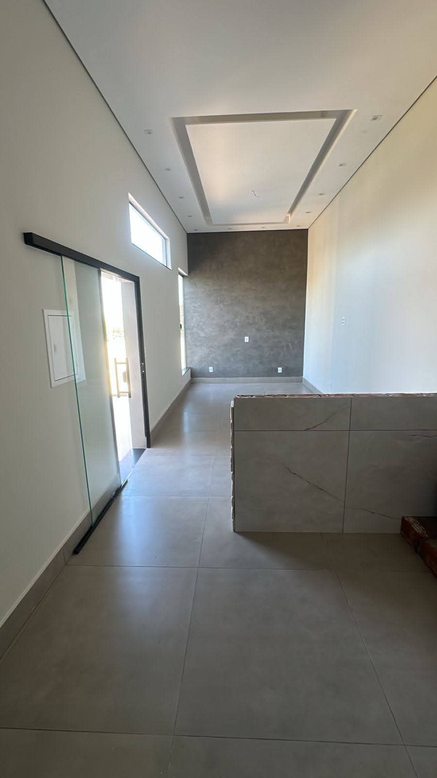 BARRACÃO NOVO COM APARTAMENTO NA PARTE SUPERIOR NO BAIRRO MAIS SOLAR 