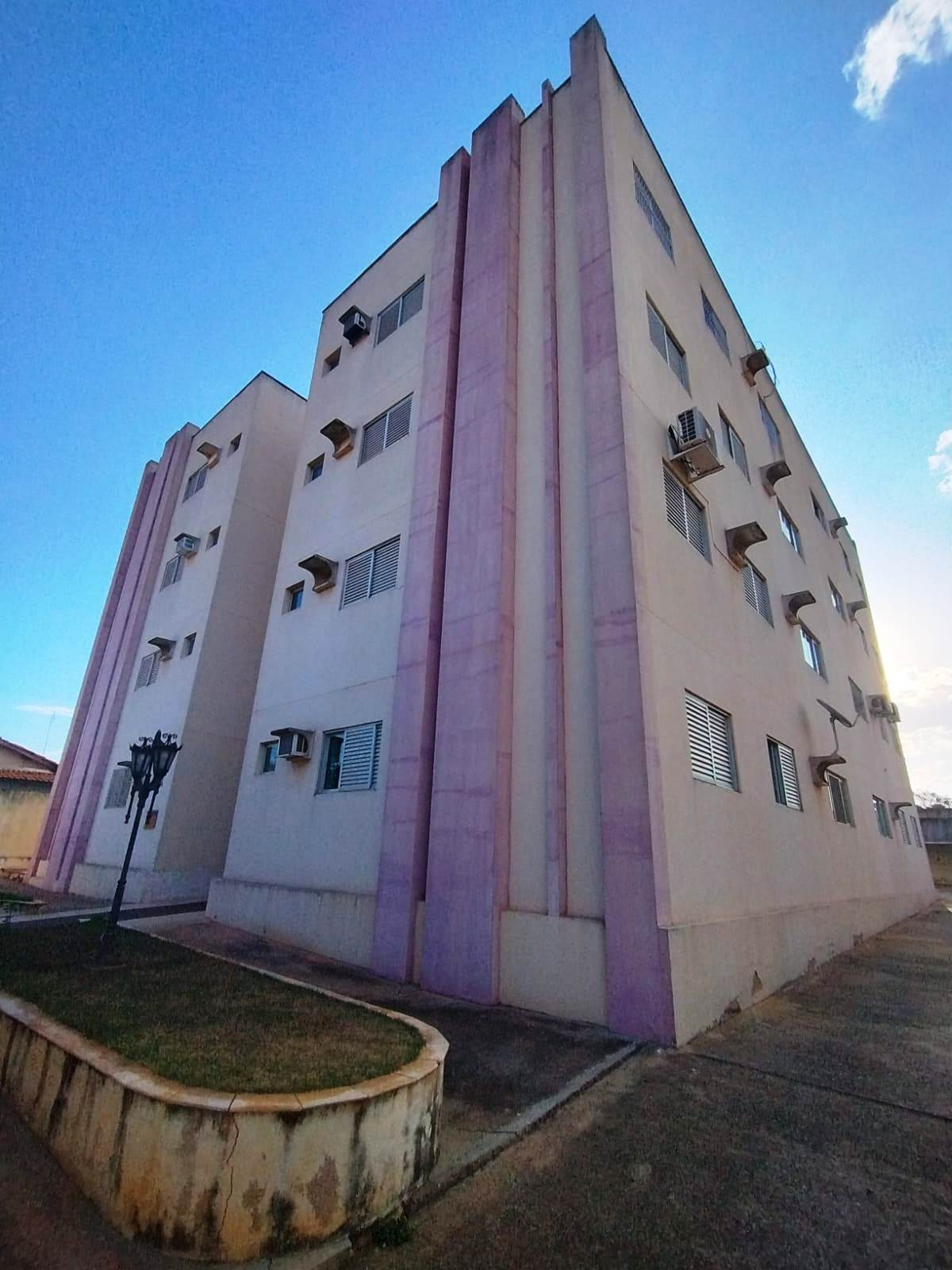 ÓTIMO APARTAMENTO NO EDIFÍCIO VILA RICA