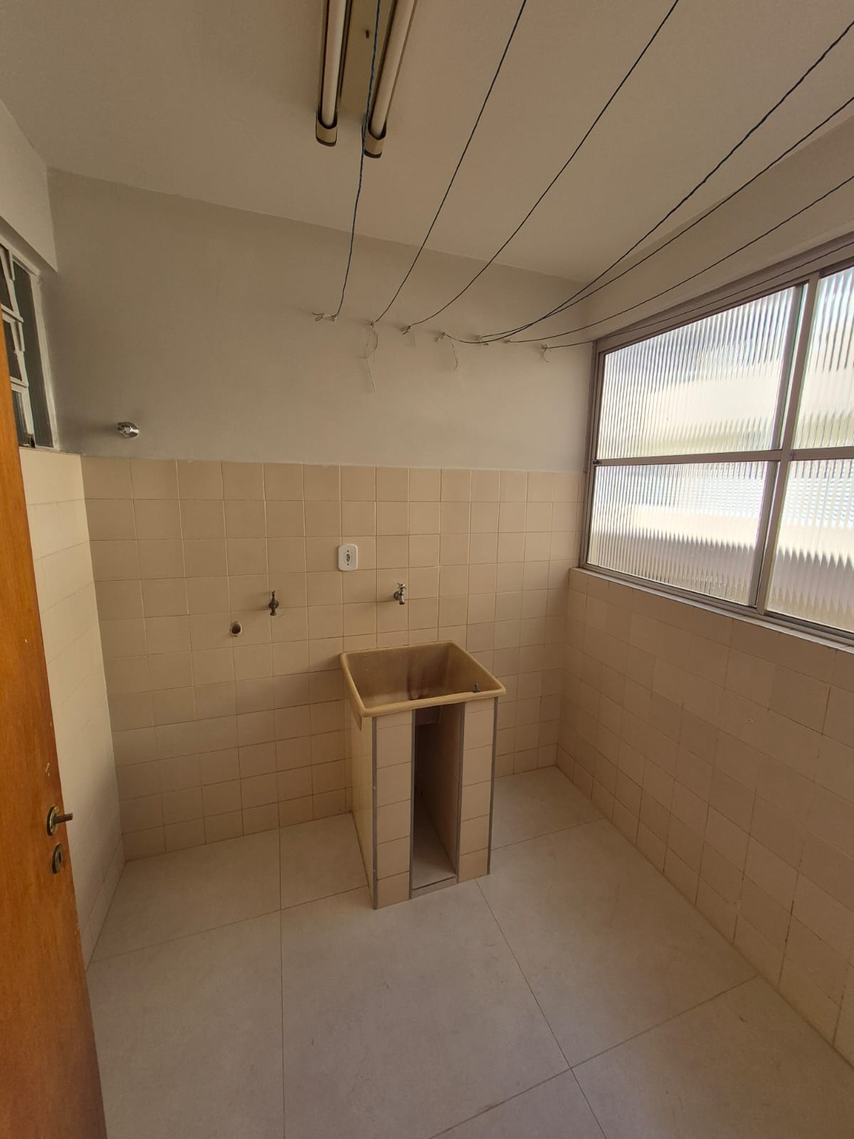 ÓTIMO APARTAMENTO NO EDIFÍCIO VERONA 